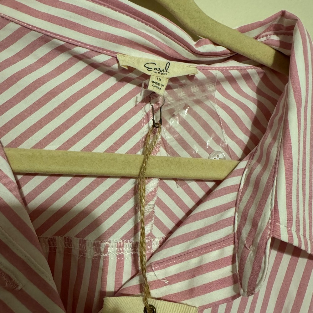 Easel button down top - Picture 4 of 4